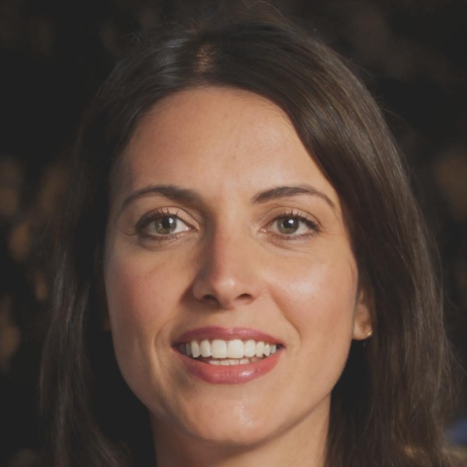 Esperanza Morales, Directora de Experiencia Financiera en cariqothenex